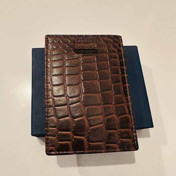 New Garzini majic wallet in brown color made of Croc leather up for sale. - Picture 3 of 7